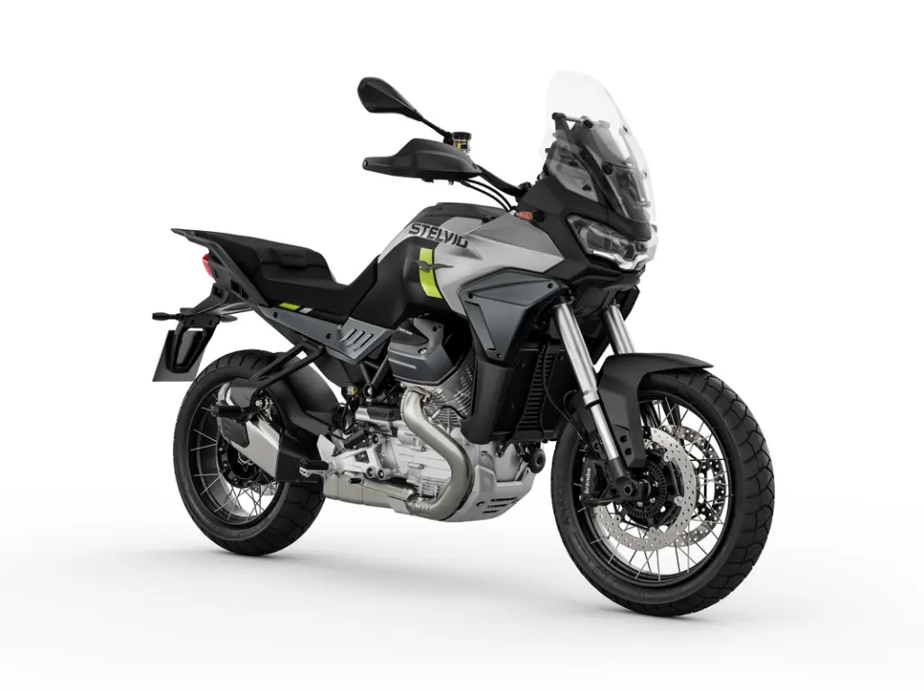 Moto-Guzzi_V100-Stelvio_Nero-Vulcano_3-4-ant-dx-1067x800.webp