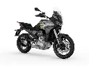 Moto-Guzzi_V100-Stelvio_Nero-Vulcano_3-4-ant-dx-1067x800.webp