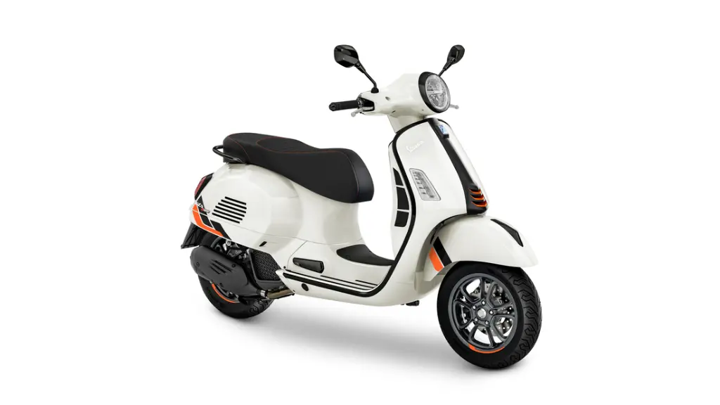 Vespa_GTS-Supersport_125_Bianco-Innocente_3-4-ant-dx-1100x619.webp