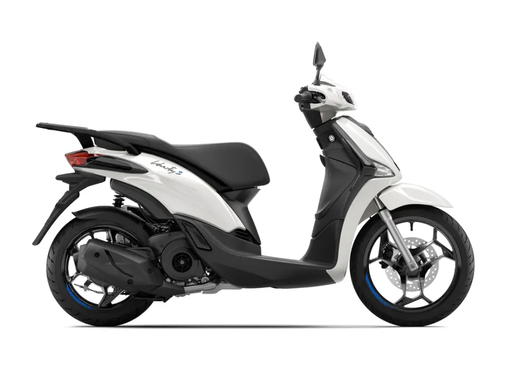 Piaggio_Liberty-S_125_Bianco-Luna_Lat-dx-1100x786.webp