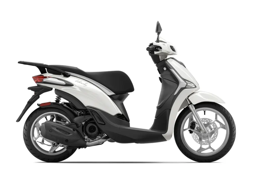 Piaggio_Liberty_50_Bianco-Luna_Lat-dx-1100x786.webp