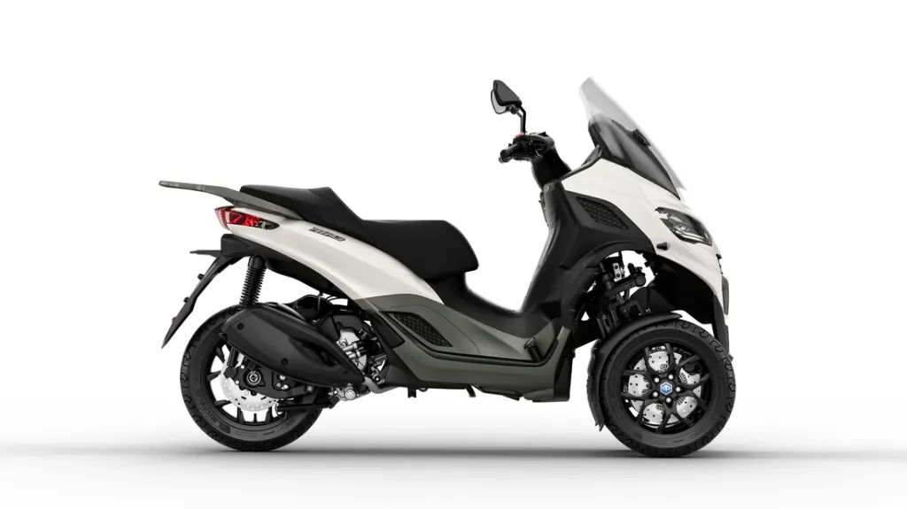 Piaggio_MP3-310_Bianco-Luna_Lat-dx-1100x618.webp