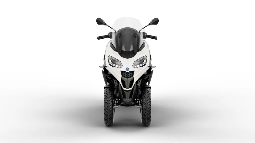 Piaggio_MP3-310_Bianco-Luna_Frontale-1100x618.webp