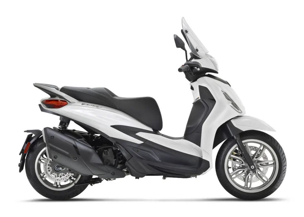 Piaggio_Beverly_400_Bianco-Luna_Lat-dx-1100x786.webp