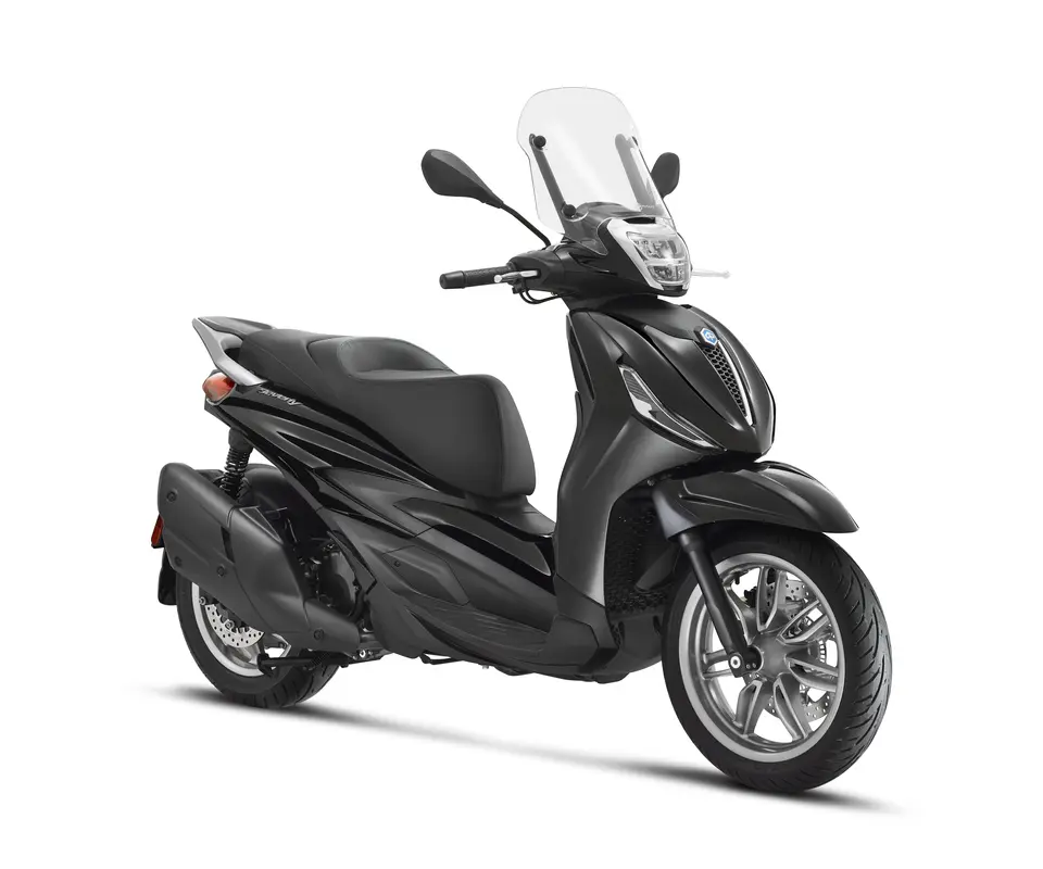 Piaggio_Beverly_400_Nero-Cosmo_3-4-ant-dx-960x800.webp