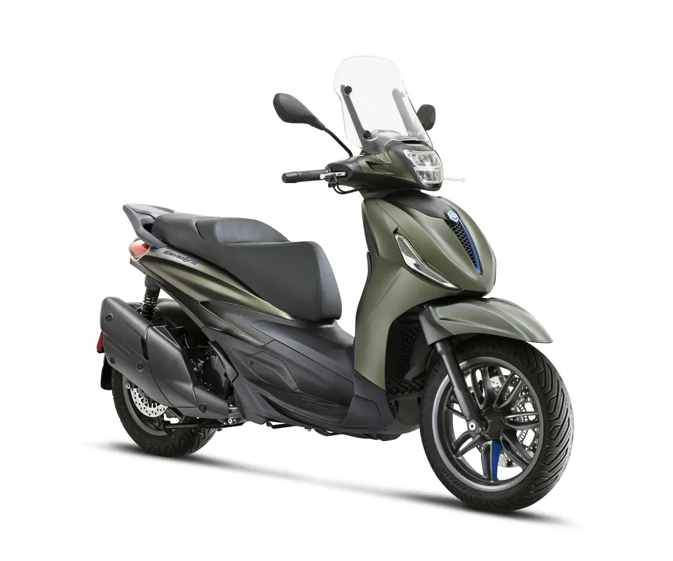 Piaggio_Beverly-S_400_Verde-Jungle_3-4-ant-dx-960x800.webp