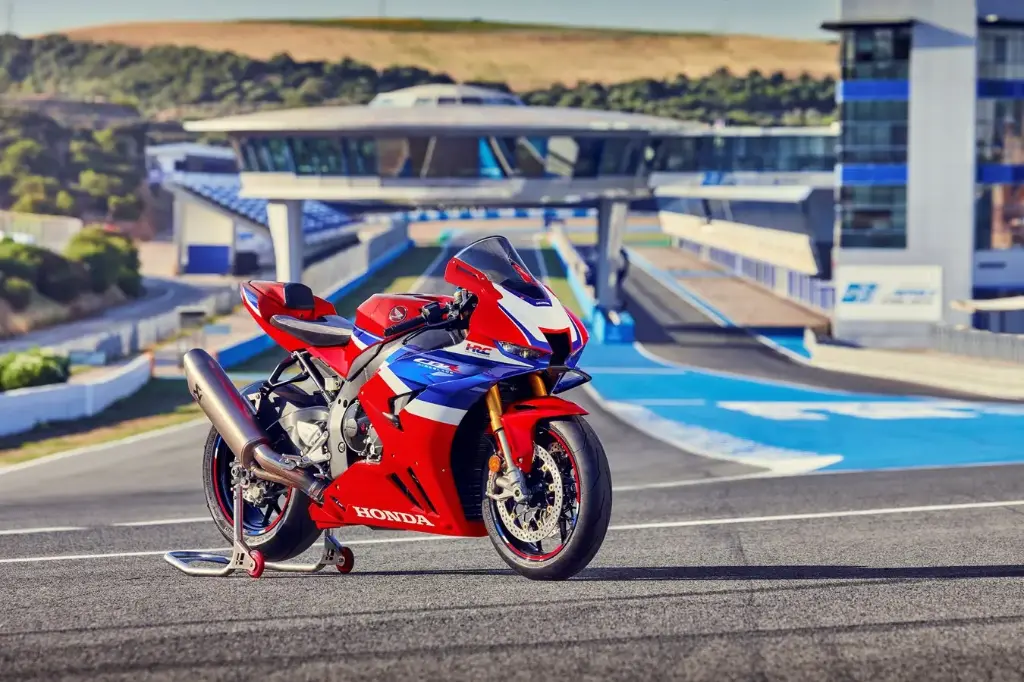 458463_24YM_CBR1000RR-R_FIREBLADE_SP.webp