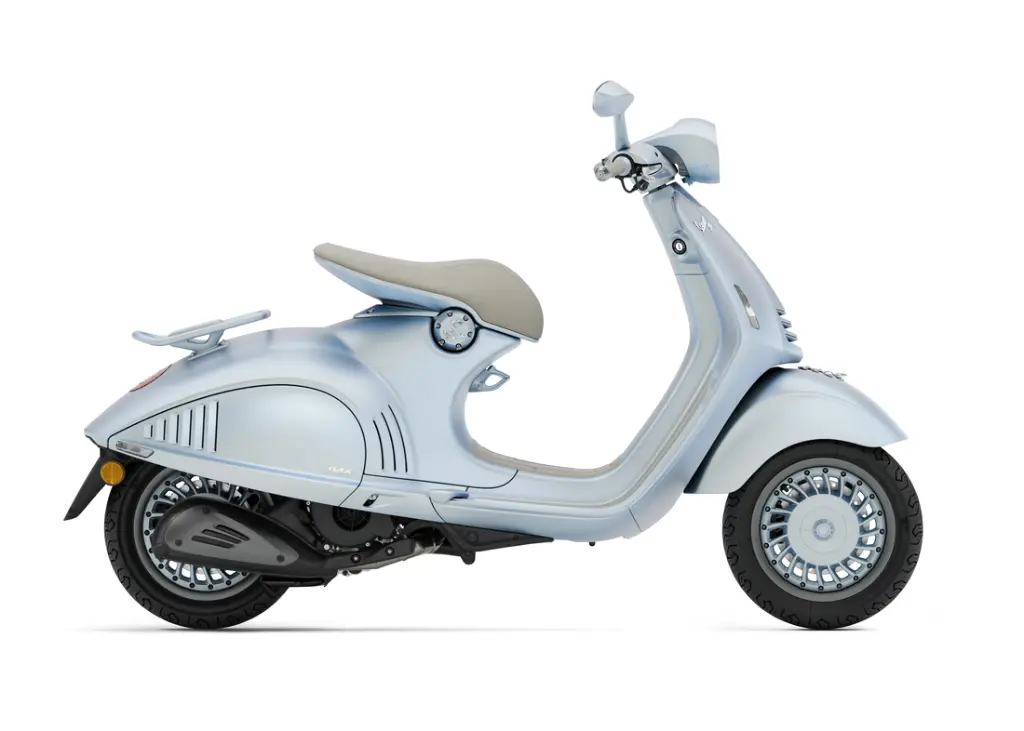 Vespa-946-Snake_3-4-lat-dx-1100x786.webp