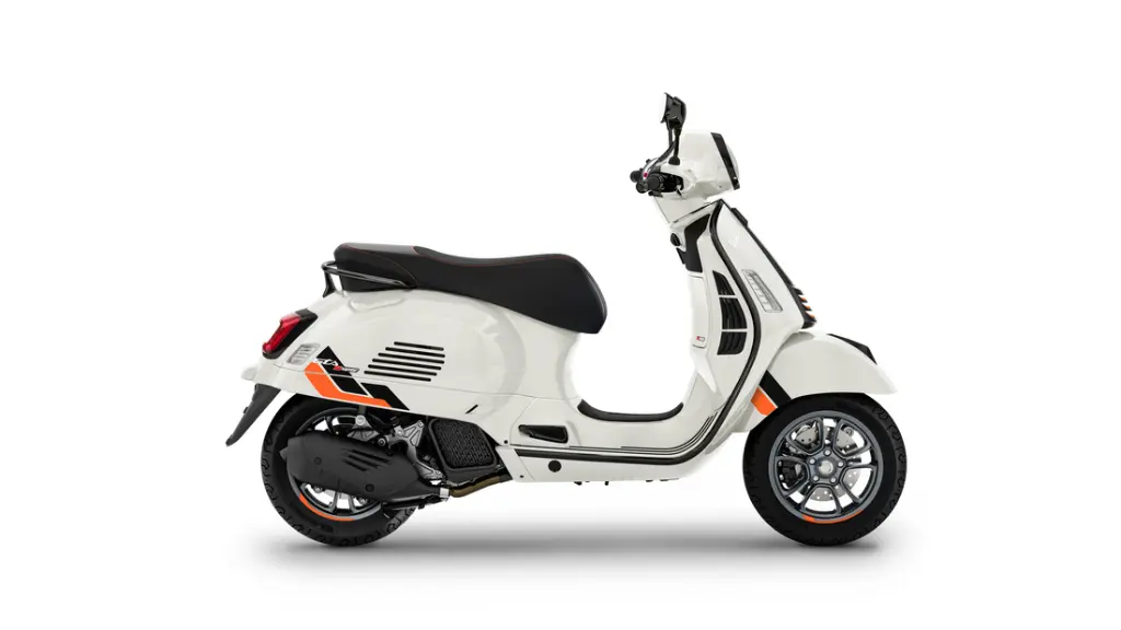 Vespa_GTS-Supersport_125_Bianco-Innocente_Lat-dx-1100x619.webp