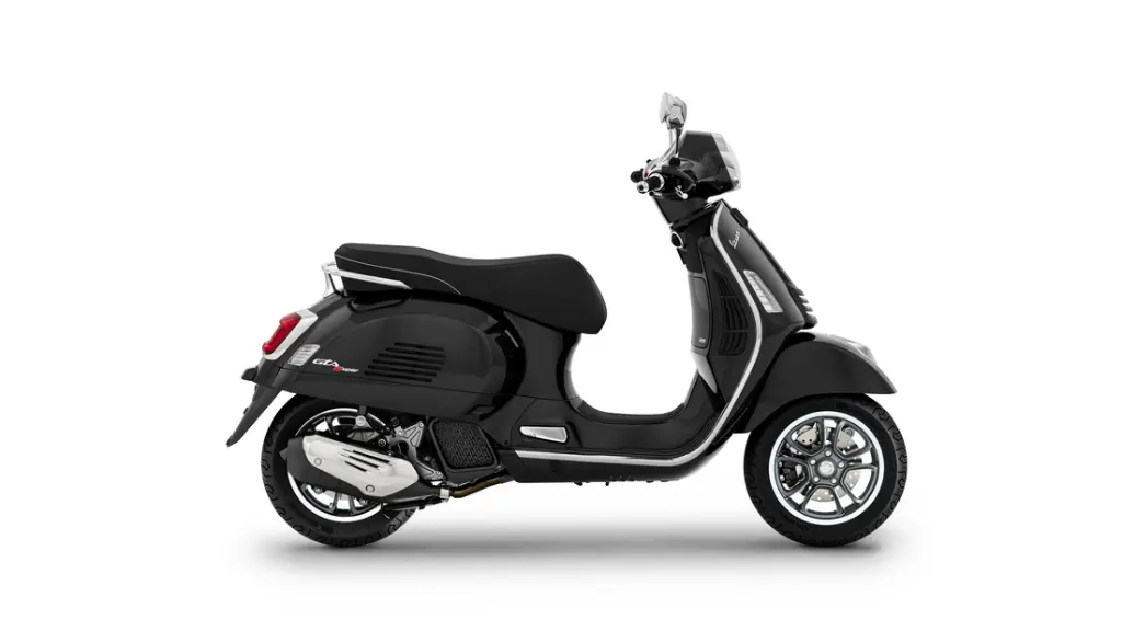 Vespa_GTS-Super_125_Nero-Convinto_Lat-dx-1100x619.webp