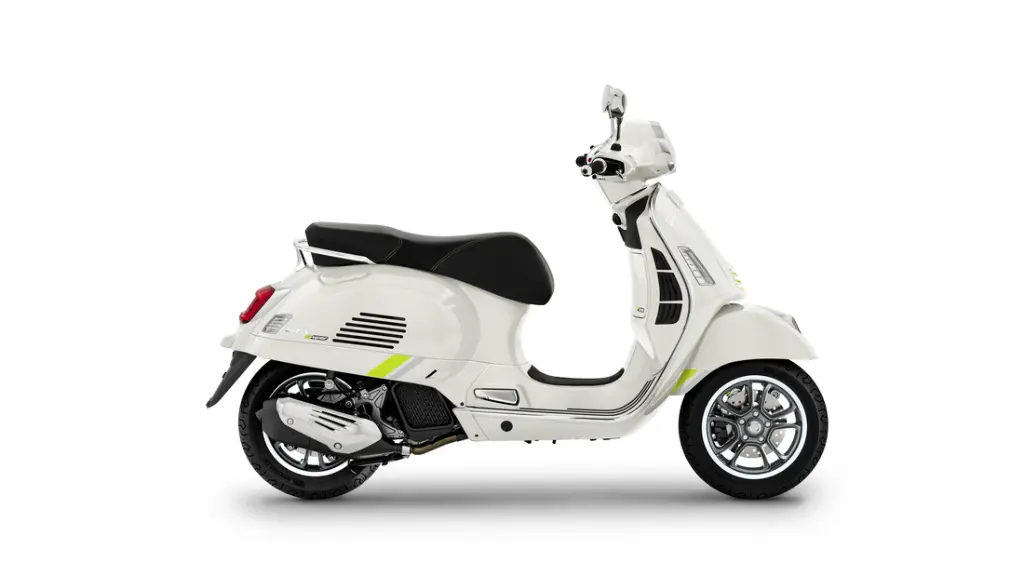 Vespa_GTS-Supertech_Bianco-Innocente_125_Lat-dx-1100x619.webp