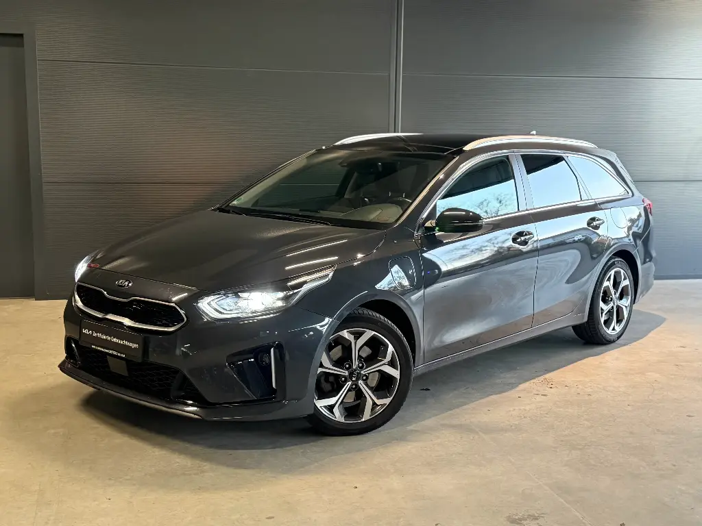 Kia Ceed SW PHEV Platinum PANO MEMORY 