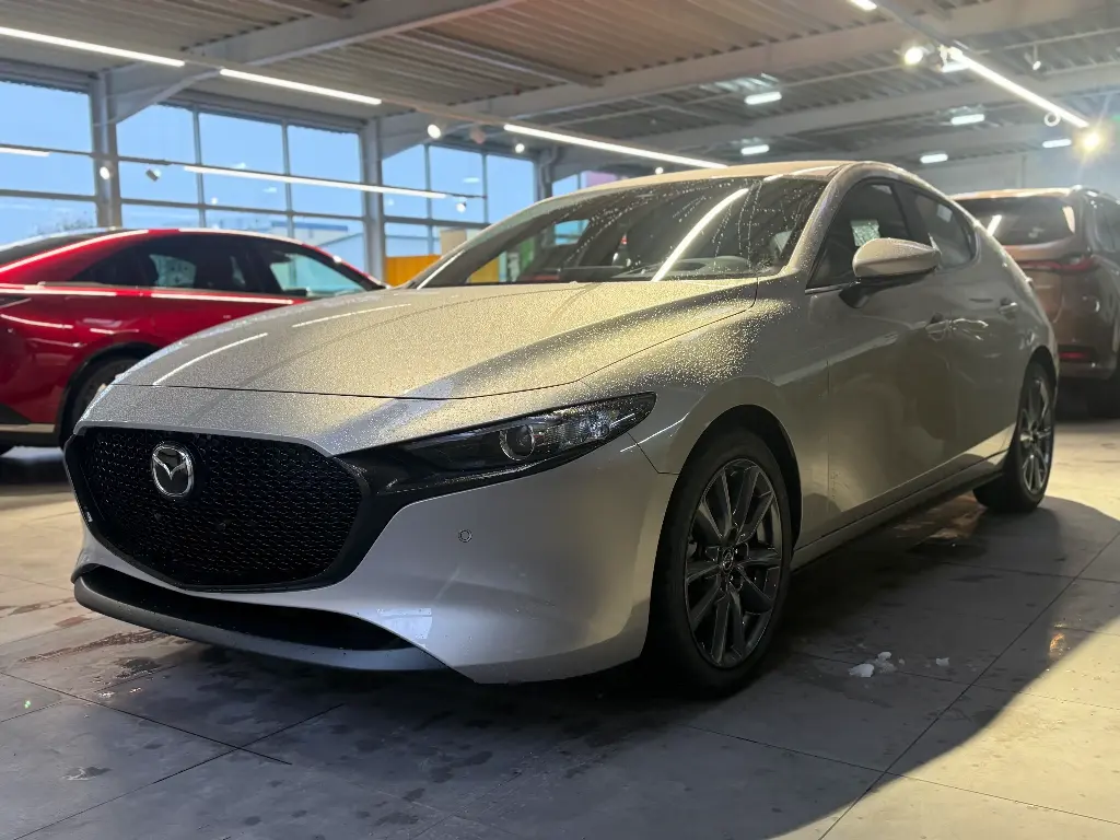 Mazda 3 140ps 6AT Centre-Line DASO/Bose/360kamera/Navi 