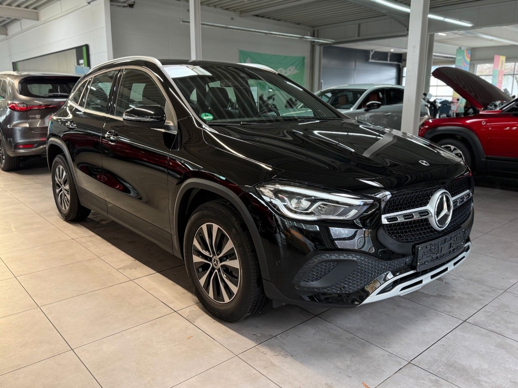 MERCEDES-BENZ GLA 200 Business LED Kamera Fullscreen