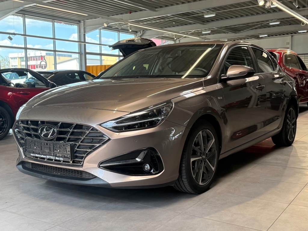HYUNDAI i30 Fastback MHEV | ACC | LED | SHZ LHZ | KAM