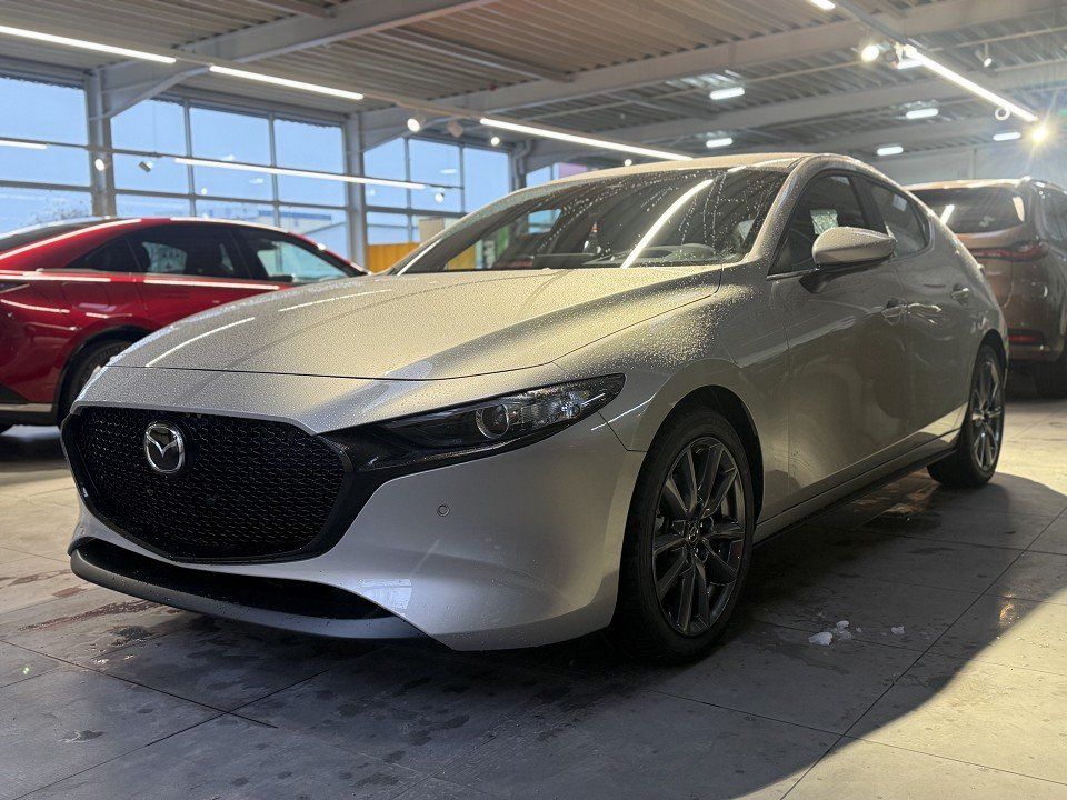 MAZDA 3 140ps 6AT Centre-Line DASO/Bose/360kamera/Navi